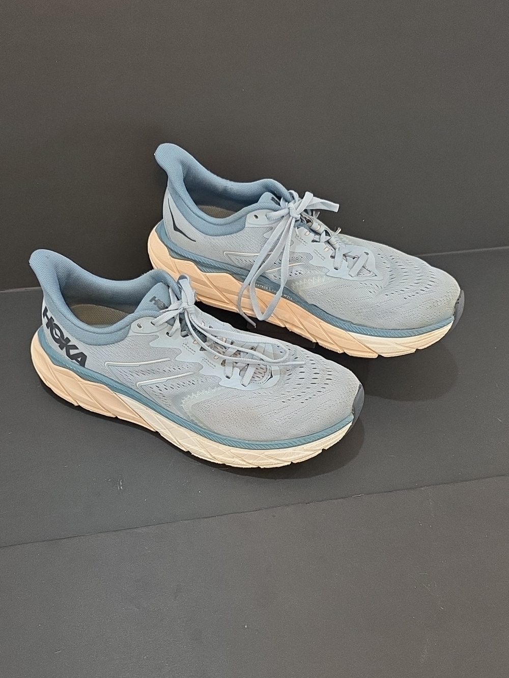 Hoka Arahi 5 Women's Pale Blue Athletic Shoes with Cream Midsole Size 11